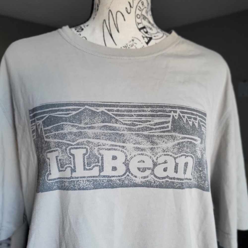 L.L. Bean Light Gray Short Sleeve Graphic Tee with Navy Logo